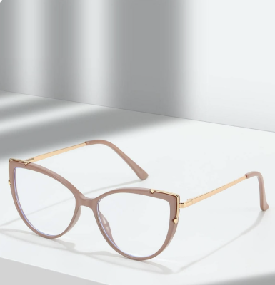 kính cận mắt mèo